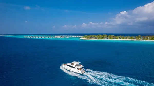 Four Seasons Landaa Giraavaru